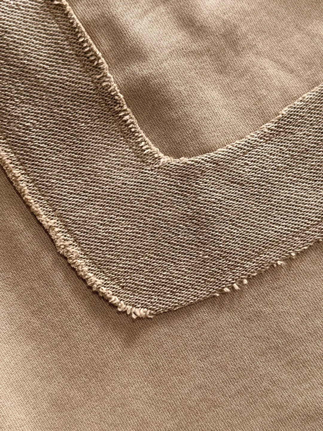 🅿️330 shipped next day, high quality Stone lsland/stone island 2025 spring and summer new style casual solid color loose shorts with elastic band, two needle stitches at the hem of the trousers, fine and firm stitching, custom-made fabrics at the counter, high breathability and comfort, impeccable details, brand element design concept, reflecting high quality. It feels delicate and soft! It presents a casual cut and the upper body shape is great! Size: S-XXL